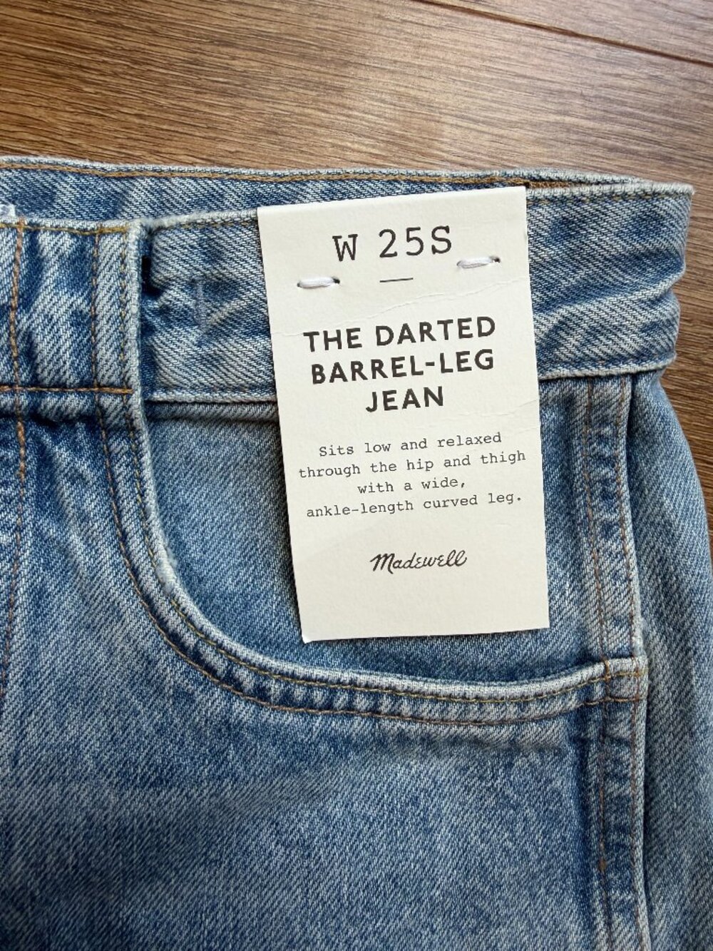 NWT Women's Madewell The Darted Barrel-Leg Jean, Size: 25 Short - Picture 4 of 6